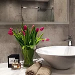 Super Chic With A Private Balcony *