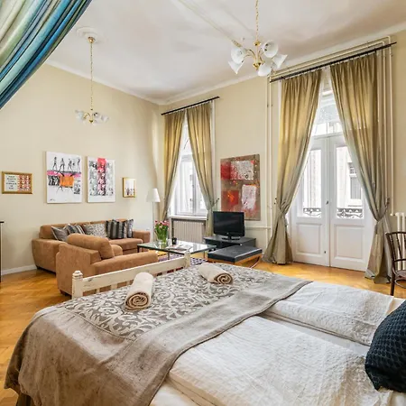 Super Chic With A Private Balcony Апартаменты *