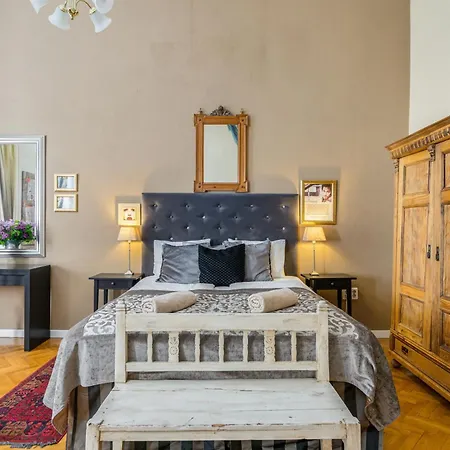 Super Chic With A Private Balcony *