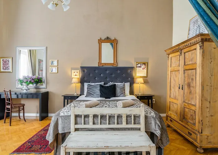Super Chic With A Private Balcony *