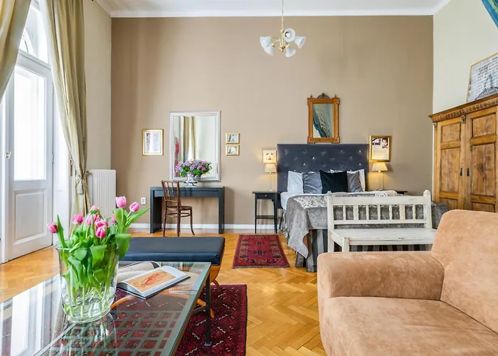 Super Chic With A Private Balcony *