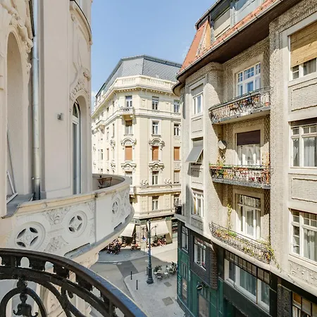 Super Chic With A Private Balcony *