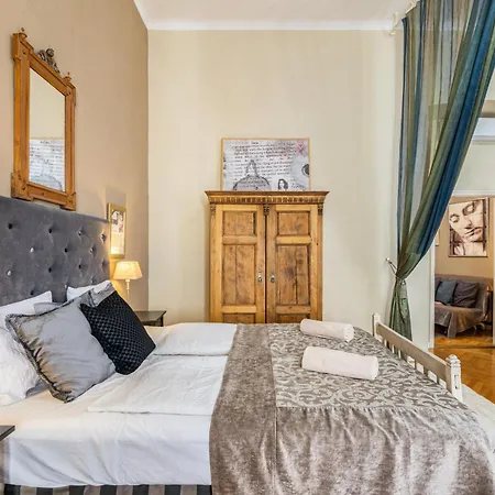 Super Chic With A Private Balcony *