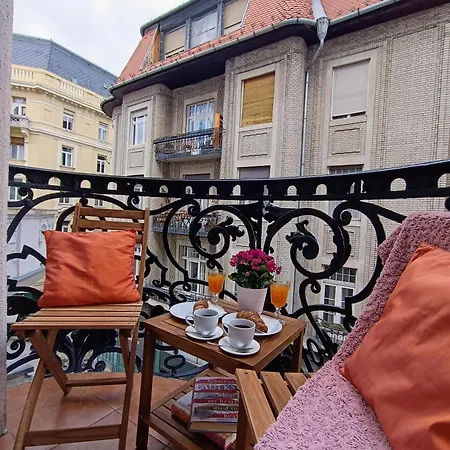 Super Chic With A Private Balcony Apartment