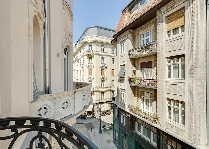 Super Chic With A Private Balcony *