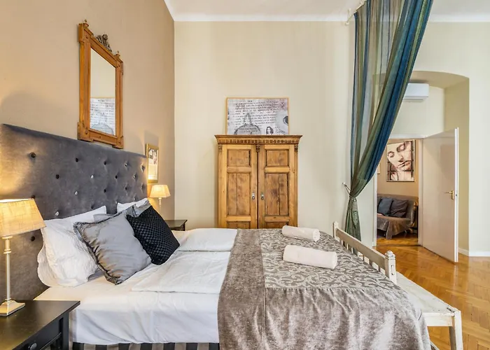 Super Chic With A Private Balcony *
