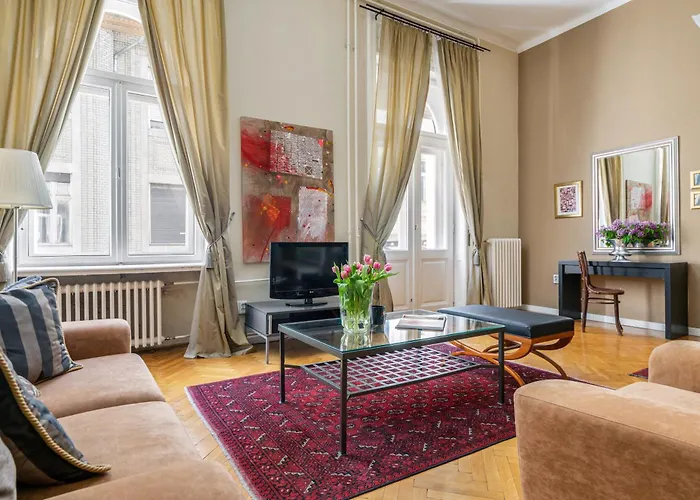 Super Chic With A Private Balcony דירה בודפשט