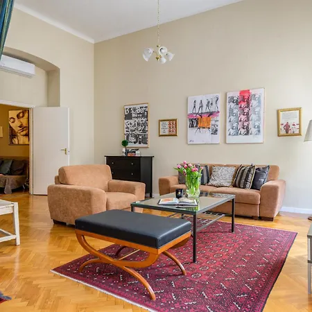Super Chic With A Private Balcony * 布达佩斯