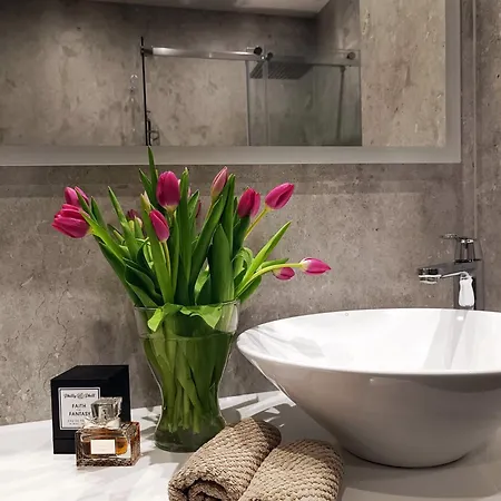 Super Chic With A Private Balcony *